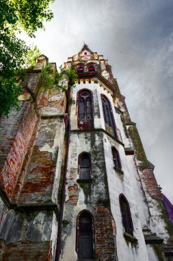 perspektif içinde eski kilise