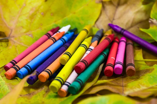 Crayons deitado no caos — Fotografia de Stock