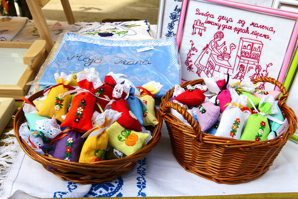 украшенный ароматным мешком сушеного
