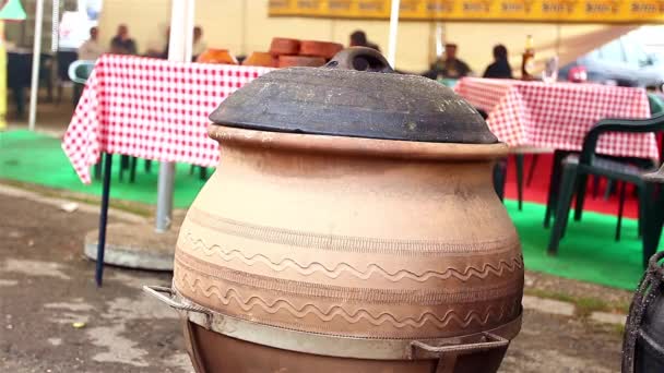 Cooking in ceramic pots — Stock Video