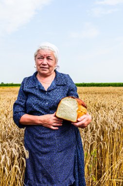 Büyükanne ile ekmek
