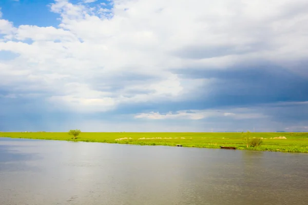 Grande rio — Fotografia de Stock