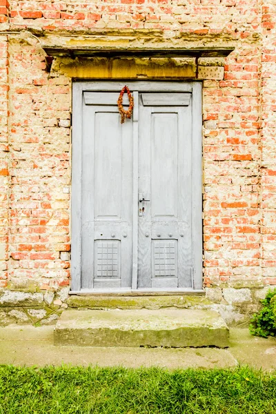 Alte Eingangstür — Stockfoto