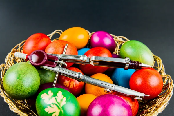 Decorated Easter eggs in a woven basket — Stock Photo, Image