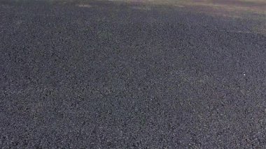 Asfalt silindir düzleştirir