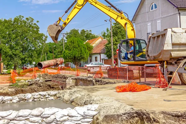 Mahalledeki yeni boru hattı — Stok fotoğraf