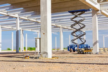 Makas lift platformu ile iskelet bina altında maksimum yükseklik aralığı gergin hidrolik sistemi.