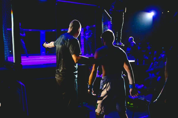 Judge Taking Last Review Mma Competitor Fighter Enters Arena Ring — Stock Photo, Image