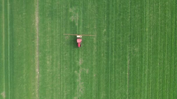 Dessus Vue Dessus Poupée Aérienne Déplace Vue Sur Tracteur Pulvérisant — Video