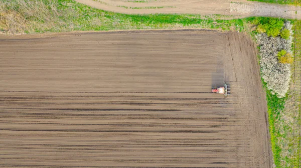 Top View Tractor Pulling Mechanical Seeder Machine Arable Field Soil — Stock Photo, Image