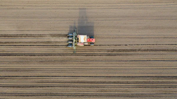 Top View Tractor Pulling Mechanical Seeder Machine Arable Field Soil — Stock Photo, Image