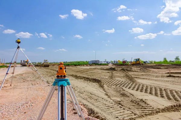 Instrumento Topógrafo Para Medir Nivel Sitio Construcción Rodillo Con Espigas — Foto de Stock