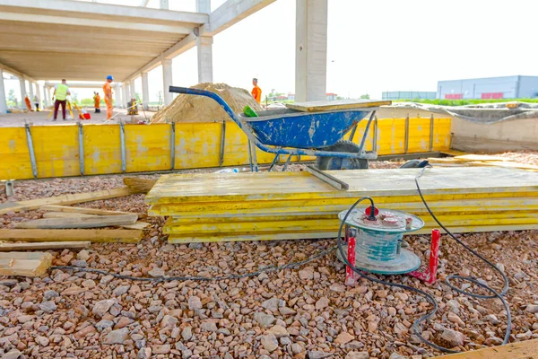 Cable Extensión Con Carrete Colocado Junto Una Carretilla Usada Con — Foto de Stock