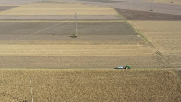 Dessus Dolly Move View Tracteur Traîne Une Remorque Agricole Montée — Video
