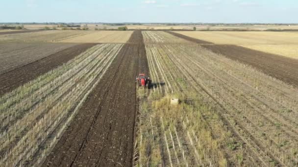 Por Encima Dolly Mover Tiro Del Tractor Como Arrastrar Una — Vídeos de Stock