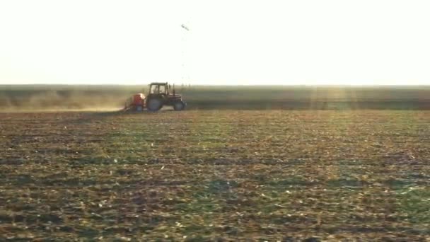 Side View Dolly Move Tractor Pulling Seed Drill Machine Arable — Stock Video