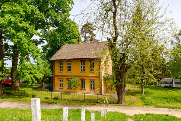 Ivanovo Vojvodina Serbia April 2016 Old Residential Building Yellow Facade — Stock Photo, Image