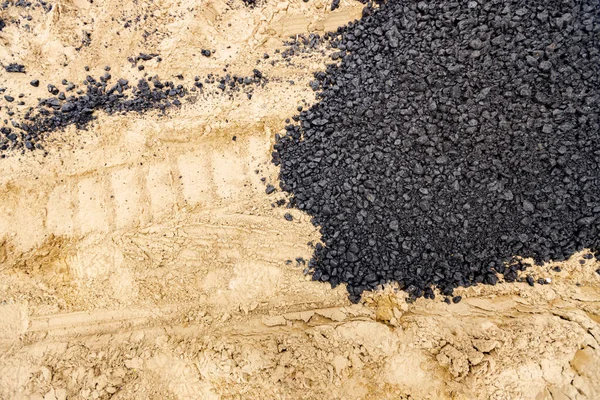 Machine Emptied Hot Fresh Asphalt Sand Which Imprints Wheels — ストック写真