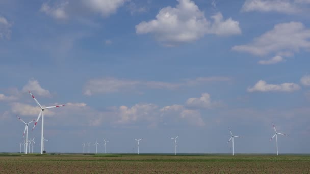 Farm Few Large Wind Power Turbines Standing Agricultural Fields Generating — Αρχείο Βίντεο