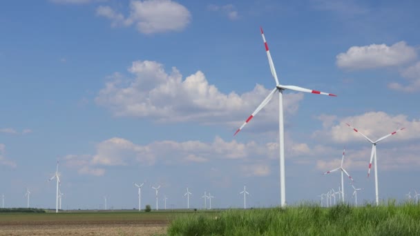 Farm Few Large Wind Power Turbines Standing Agricultural Fields Generating — Videoclip de stoc
