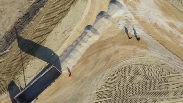 Bovenaanzicht Bovenaanzicht Kipwagen Als Heftruck Voor Het Lossen Van Lading — Stockvideo