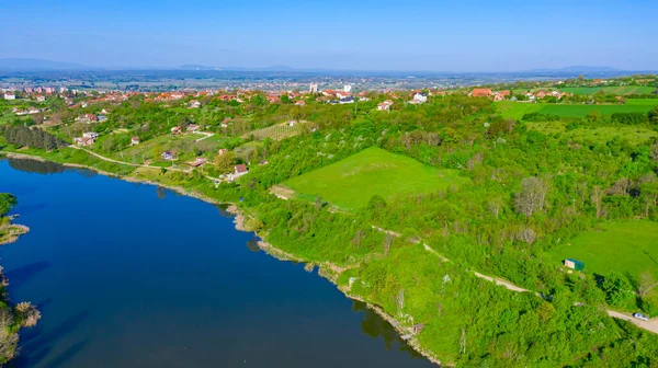 View Colorful Green Hilly Landscape Treetops Several Cultivated Plots Houses — Fotografia de Stock