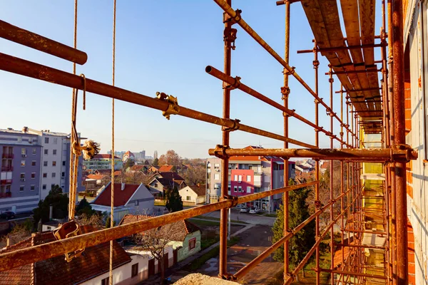 Rusty Scaffold Placed Unfinished Edifice New Residential Building Construction Settlement — Stock Photo, Image