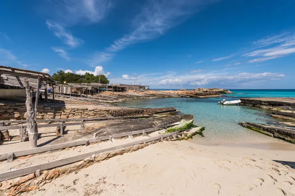 Es Calo porto a Formentera isola barche ferrovie — Foto Stock