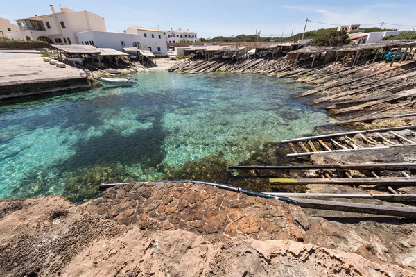 Es Calo Hafen in Formentera Insel Boote Eisenbahnen — Stockfoto