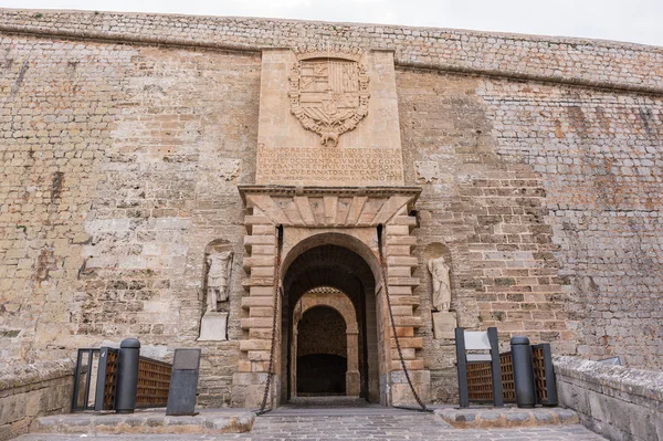 Toegangspoort van dalt vila in ibiza, Spanje — Stockfoto