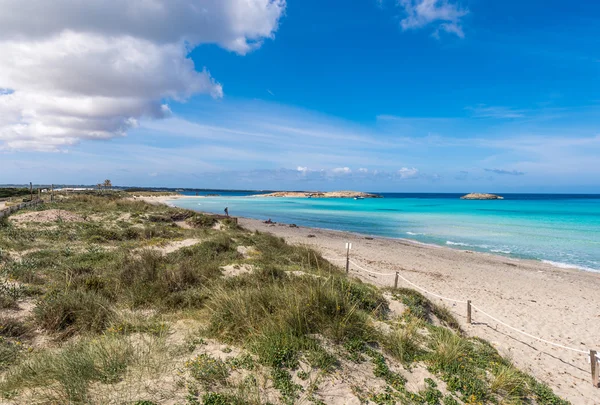 Illetes praia na ilha Formentera, mar Mediterrâneo, Espanha — Fotografia de Stock