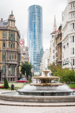 iberdrola Kulesi ve moyua meydanında bilbao de bilbao