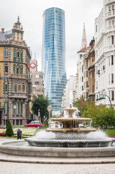 Iberdrola tornet och moyua square i bilbao i bilbao Stockbild