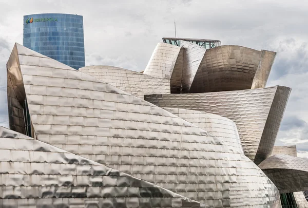 Exteriér Guggenheimovo muzeum a iberdrola věže Stock Obrázky