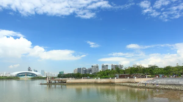 Kehidupan akhir pekan kota modern, shenzhen, china — Stok Foto