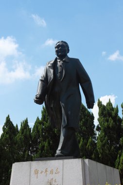 deng xiaoping bronz heykeli