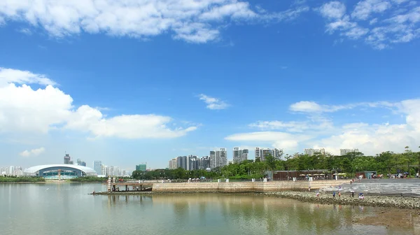 周末生活的现代化城市，深圳，中国 — 图库照片