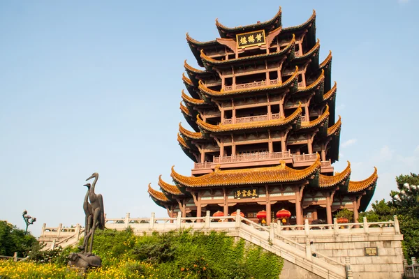Torre de guindaste amarelo, Wuhan, china — Fotografia de Stock