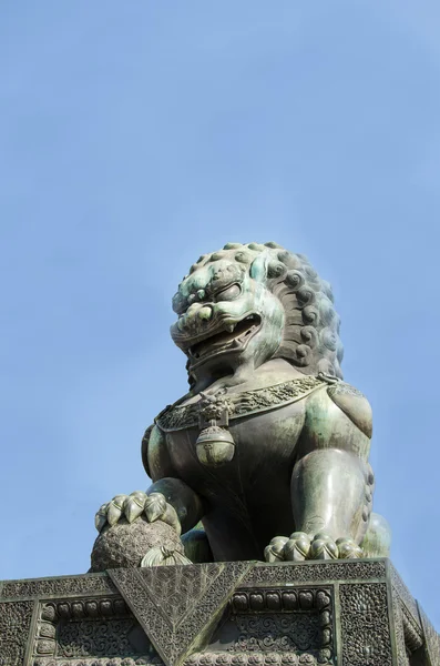 León de Bronce Real — Foto de Stock