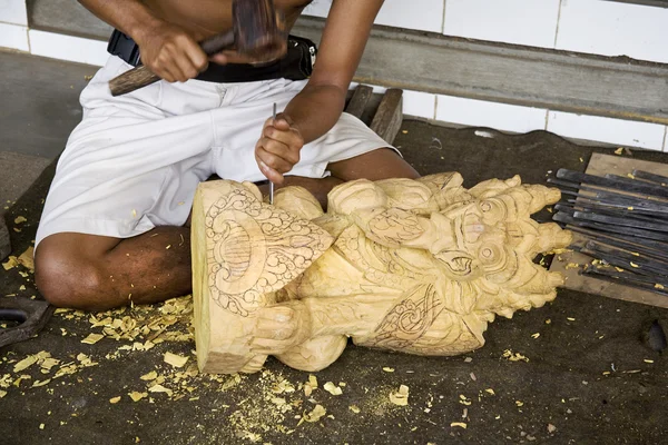 Carving wood — Stock Photo, Image