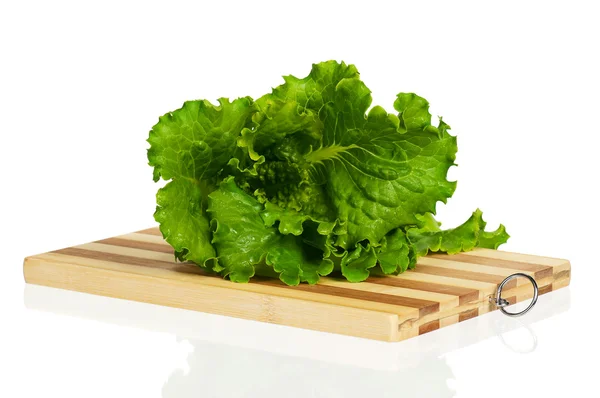 Lechuga en tabla de cortar — Foto de Stock