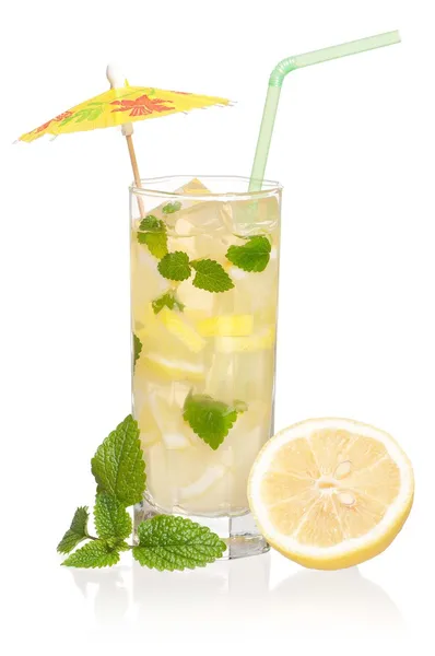 Ett glas lemonad — Stockfoto