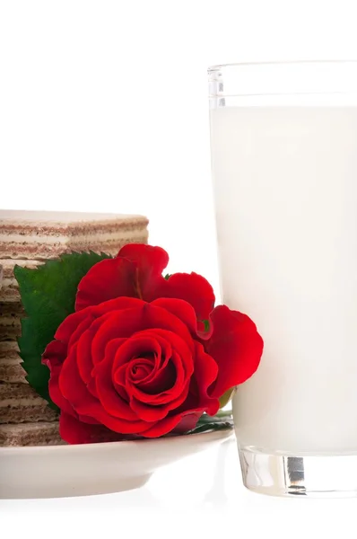 Milch mit Oblaten — Stockfoto