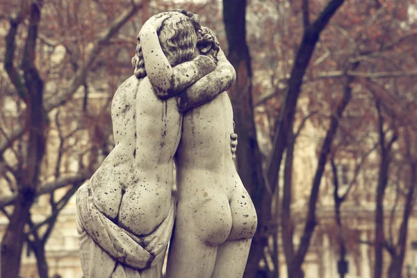 Szerelmesek. Odessa. Palais-royal garden. — Stock Fotó