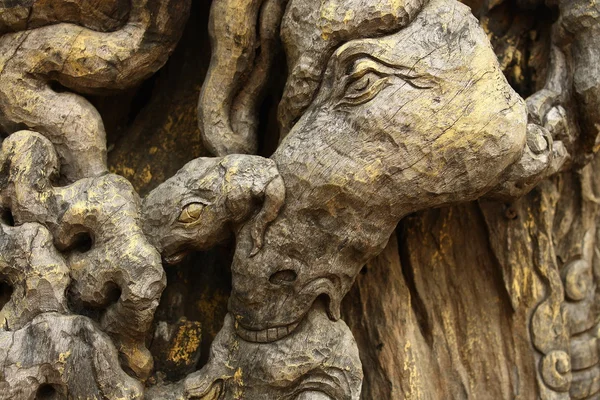 Holzschnitzerei in Thailand - ein Pferdekopf — Stockfoto
