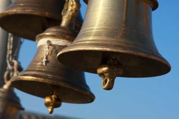 鐘 - インドのヒマラヤ山脈のヒンドゥー教の神聖な場所 - tungnath — ストック写真