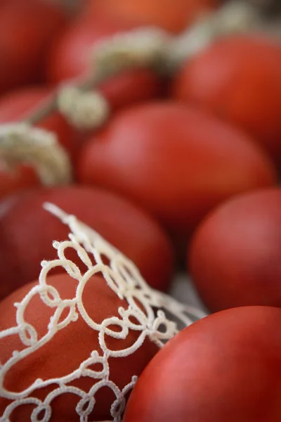 Red Easter eggs, painted onion — Stock Photo, Image