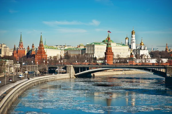 Moskova kremlin ve yansıma