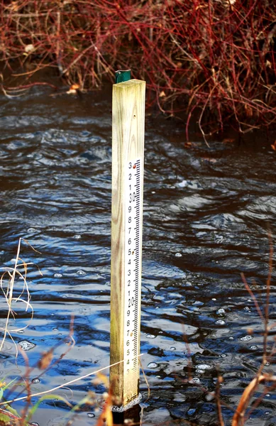 Marcador del nivel del río — Foto de Stock