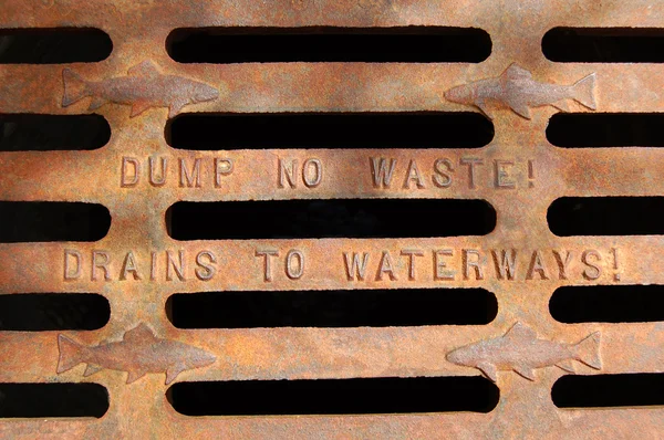 Dump no waste! Drains to waterways — Stock Photo, Image